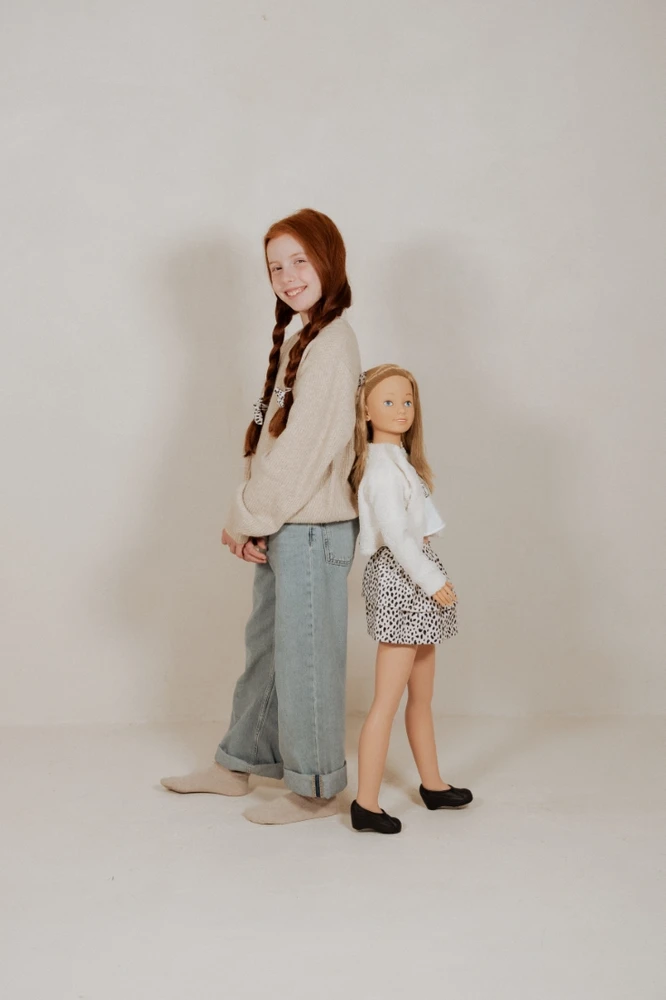Arias lėlė Carole su baltu švarkeliu 105 cm