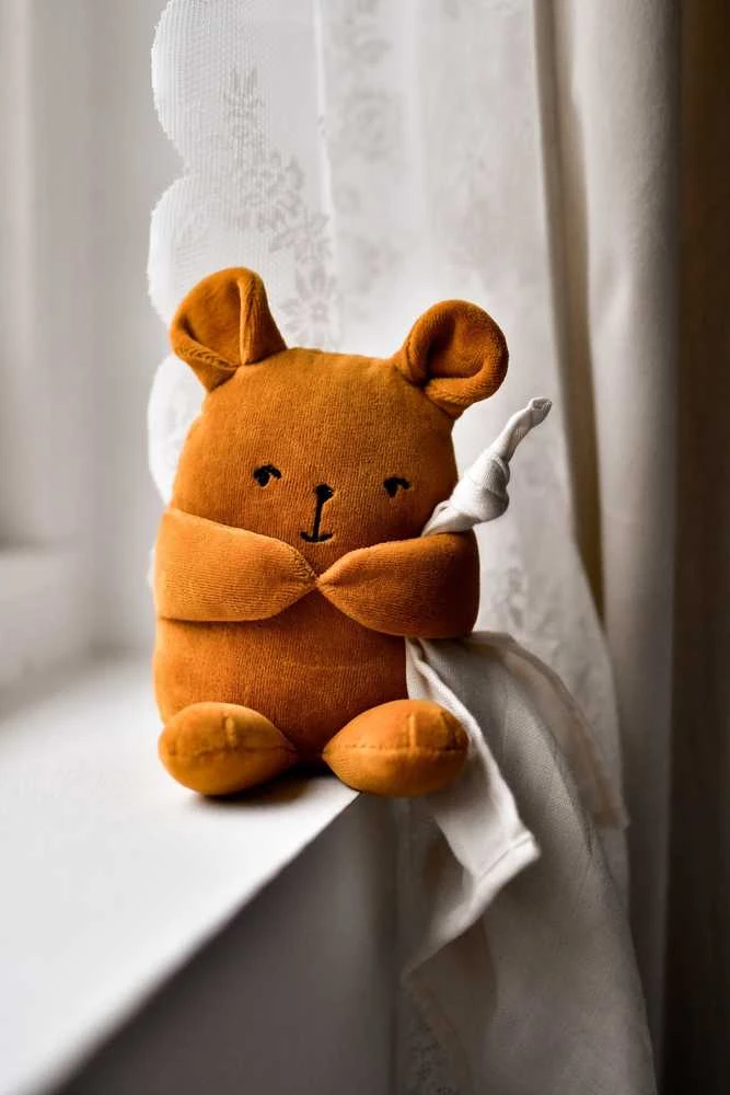 Luxkids Aps Fabbie Music Box Minkštas pliušinis muzikinis žaislas kūdikiams - Meška