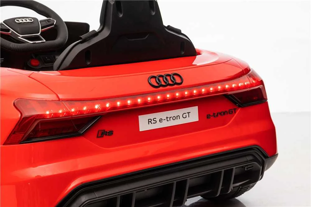 Leggodt Audi RS e-tron GT lasten sähköauto, punainen