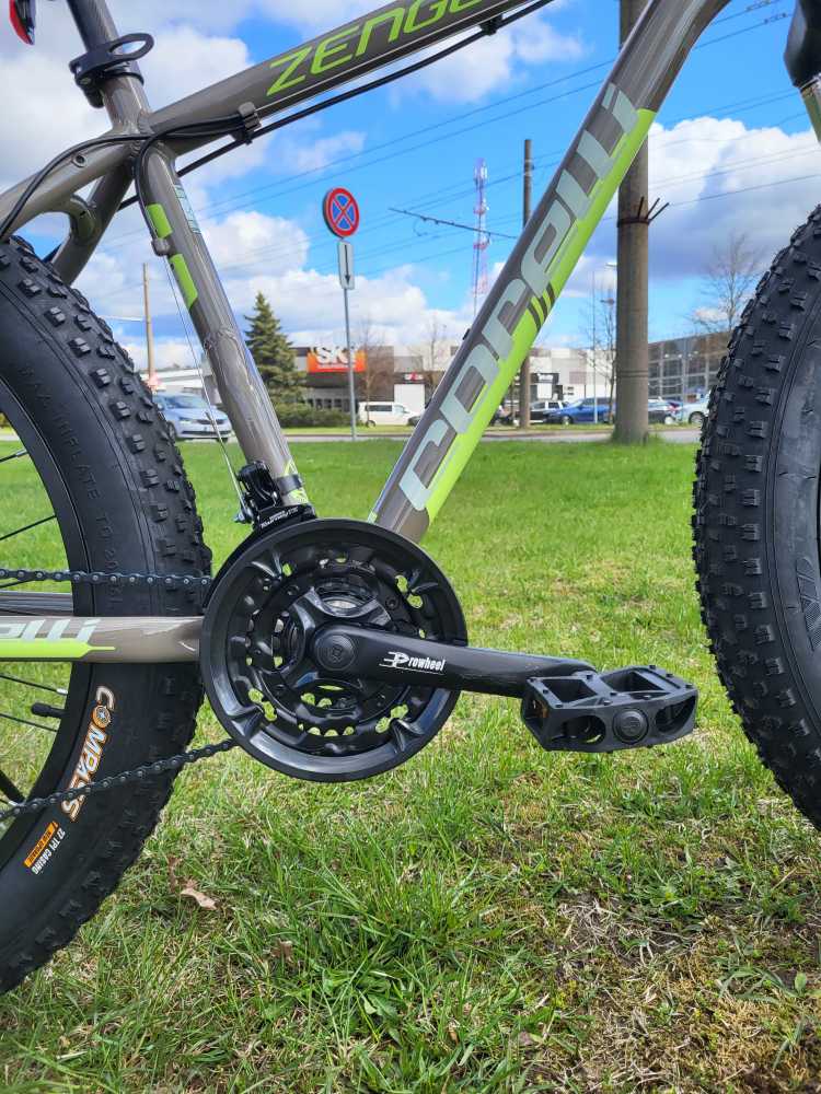 Corelli 26" FAT BIKE HD BRAKE SHIMANO 21 SPEED ZENGO RATAI: 26 RĖMAS: 16 PILKA ŽALIA