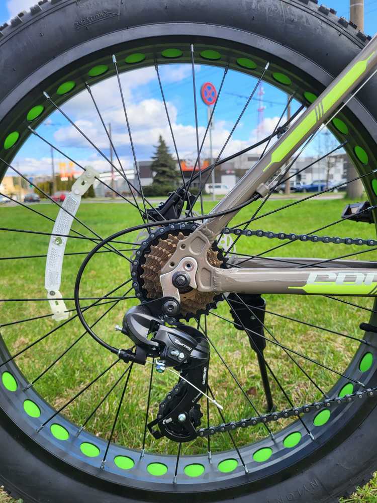 Corelli 26" FAT BIKE HD BRAKE SHIMANO 21 SPEED ZENGO RATAI: 26 RĖMAS: 16 PILKA ŽALIA