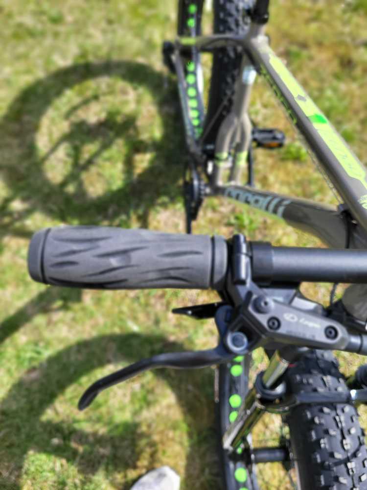 Corelli 26" FAT BIKE HD BRAKE SHIMANO 21 SPEED ZENGO RATAI: 26 RĖMAS: 16 PILKA ŽALIA