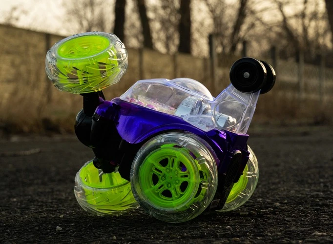 Iso Trade 360° akrobatinis automobilis su pulteliu CRAZY TWISTER ir ledinėmis šviesomis