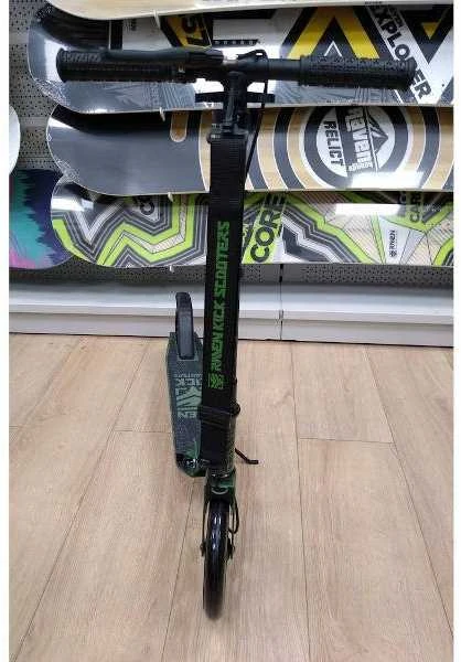 Aliuminis paspirtukas RAVEN STRAIGHT ARMY su dideliais 20 cm. ratais Handbrake