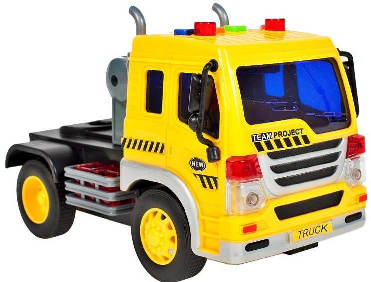 Autovežis su ledinėmis šviesomis ir 4 sportiniais automobiliais