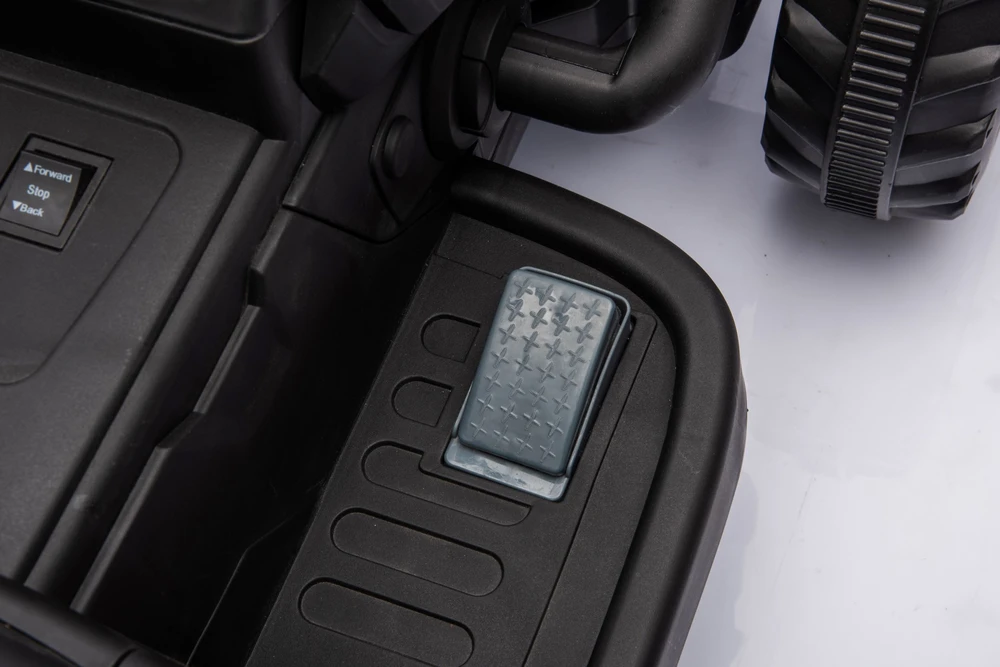 Elektrinis traktorius New Holland su priekaba, žalias