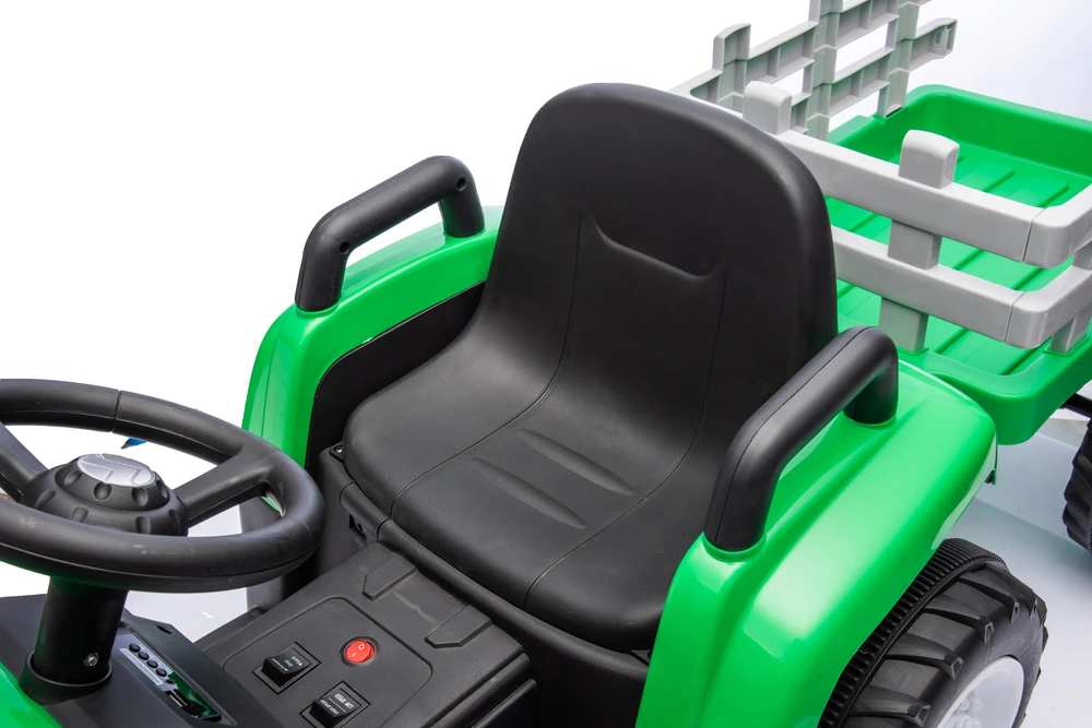 Elektrinis traktorius New Holland su priekaba, žalias