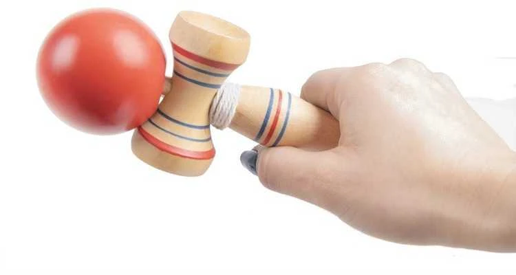 „KENDAMA“ Medinis įgūdžių žaidimas - raudonas
