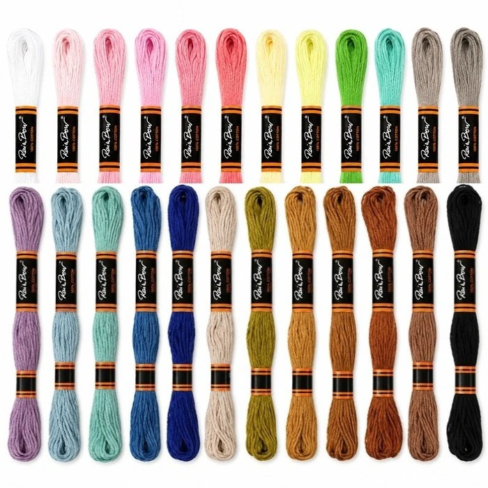 Medvilninių siuvinėjimo siūlų Muline RainBow® 24 šviesių spalvų po 8 m rinkinys