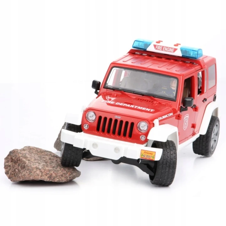 Ugniagesių Jeep Wrangler su ugniagesio figūrėle, šviesomis ir garsais – Bruder 02528
