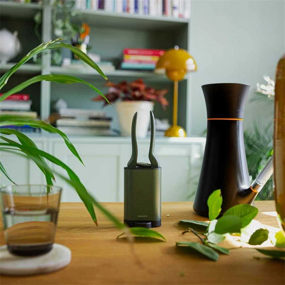 FISKARS augalų priežiūros rinkinys - sekatorius + dėklas