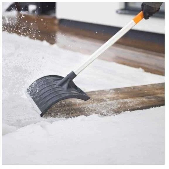 Fiskars X-series™ Sniego kastuvas