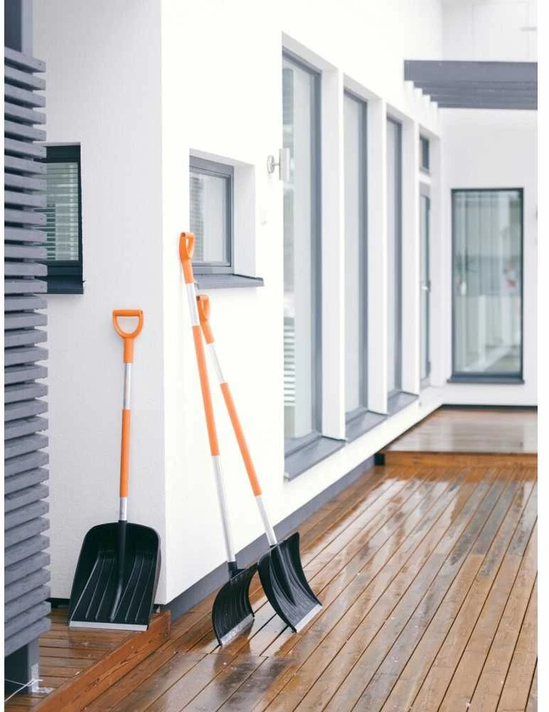 Fiskars X-series™ Sniego kastuvas