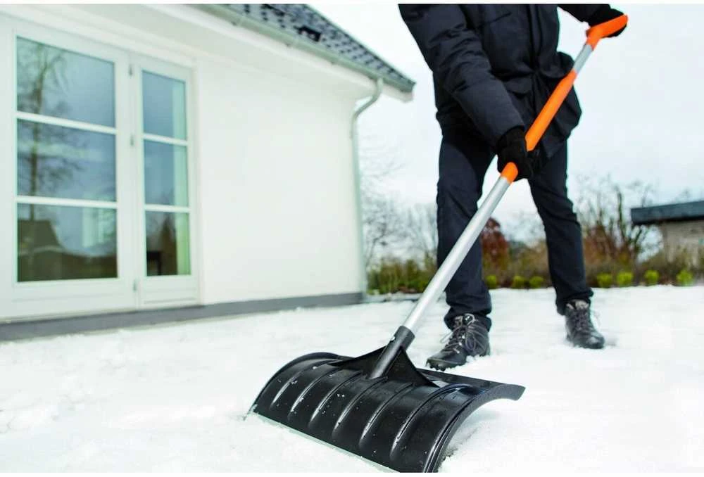 Fiskars X-series™ Sniego kastuvas