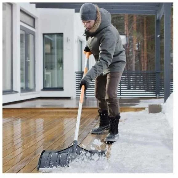 Fiskars X-series™ Sniego kastuvas