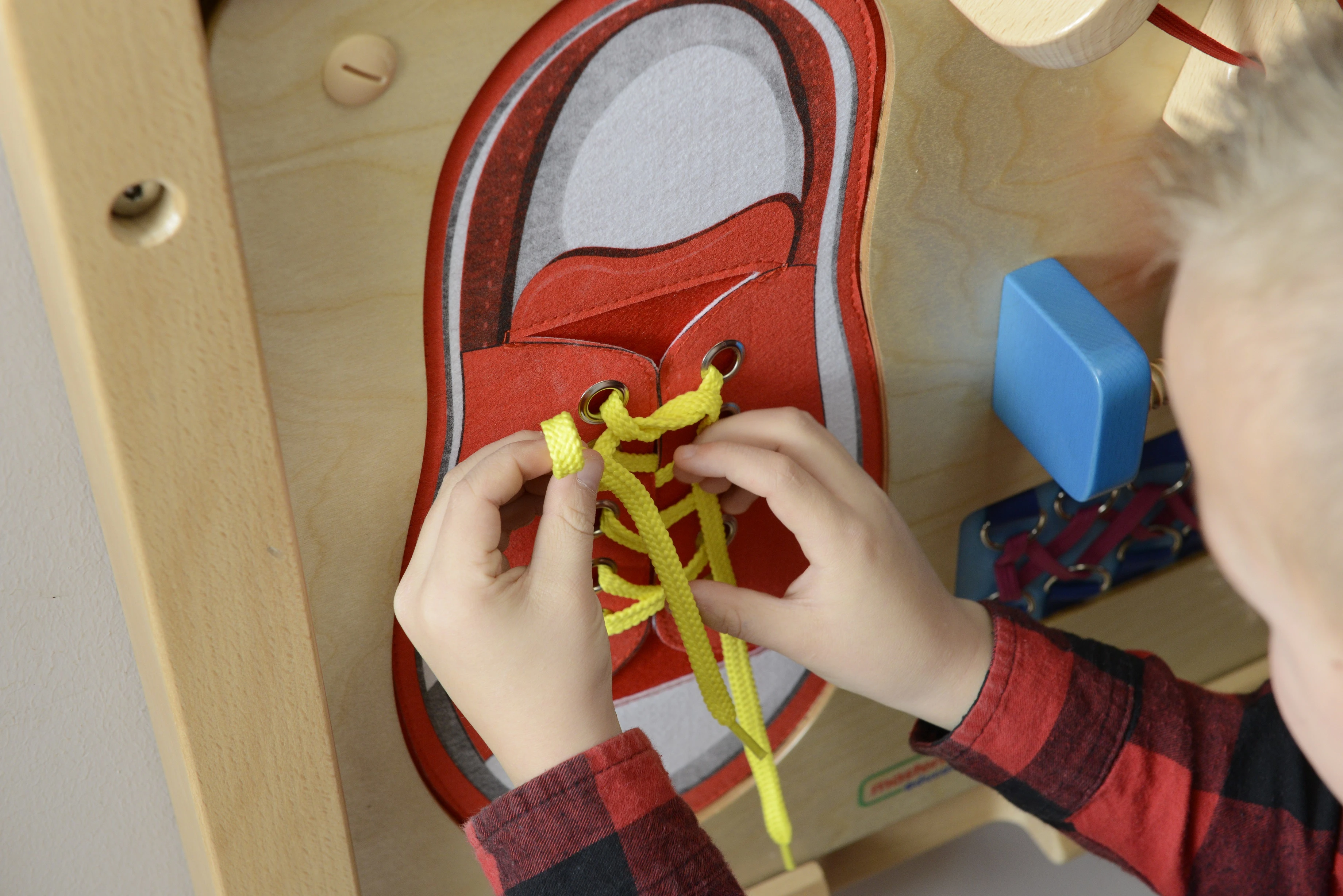 Edukacinė lenta Smulkiosios motorikos lavinimas Montessori MASTERKIDZ aprašymas - Prekės nuotrauka