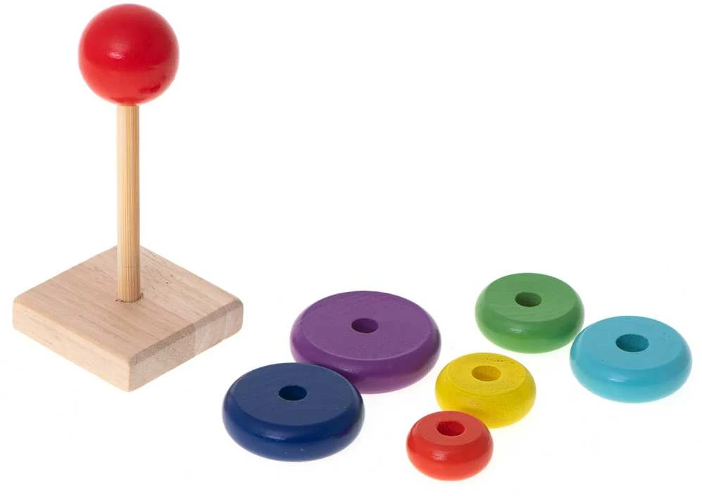 Medinė piramidė su spalvotais žiedais, 13,5 cm