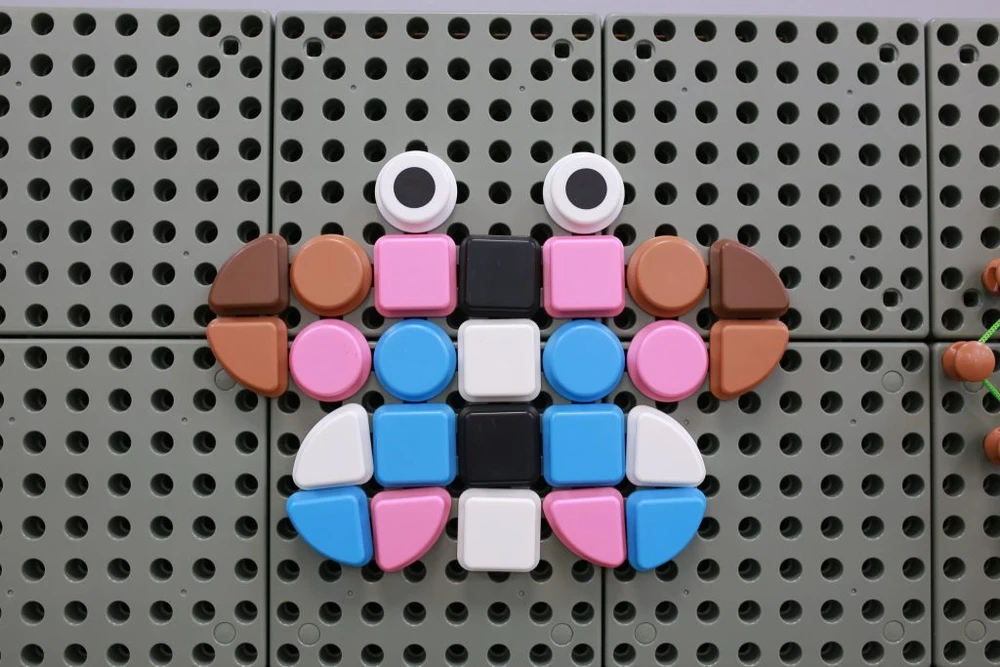 Masterkidz Žaislinis Geometrinių figūrų formos kaiščių rinkinys, 64 vnt