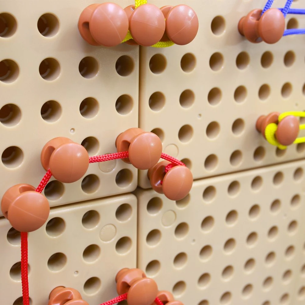 Masterkidz Kreatyvios Žaidimų Lentelės Komplektas 200 Kotelų ir 60 Siūlų