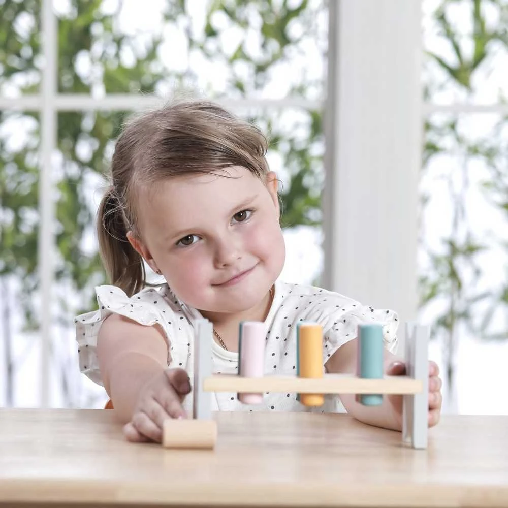 Viga medinis suolelis, baudžiantis alkį plaktuku - „Polarb Montessori“