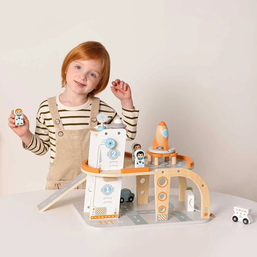 Tooky Toys Medinė kosminė stovėjimo stotis-kosminis parkingas TOOKY TOY
