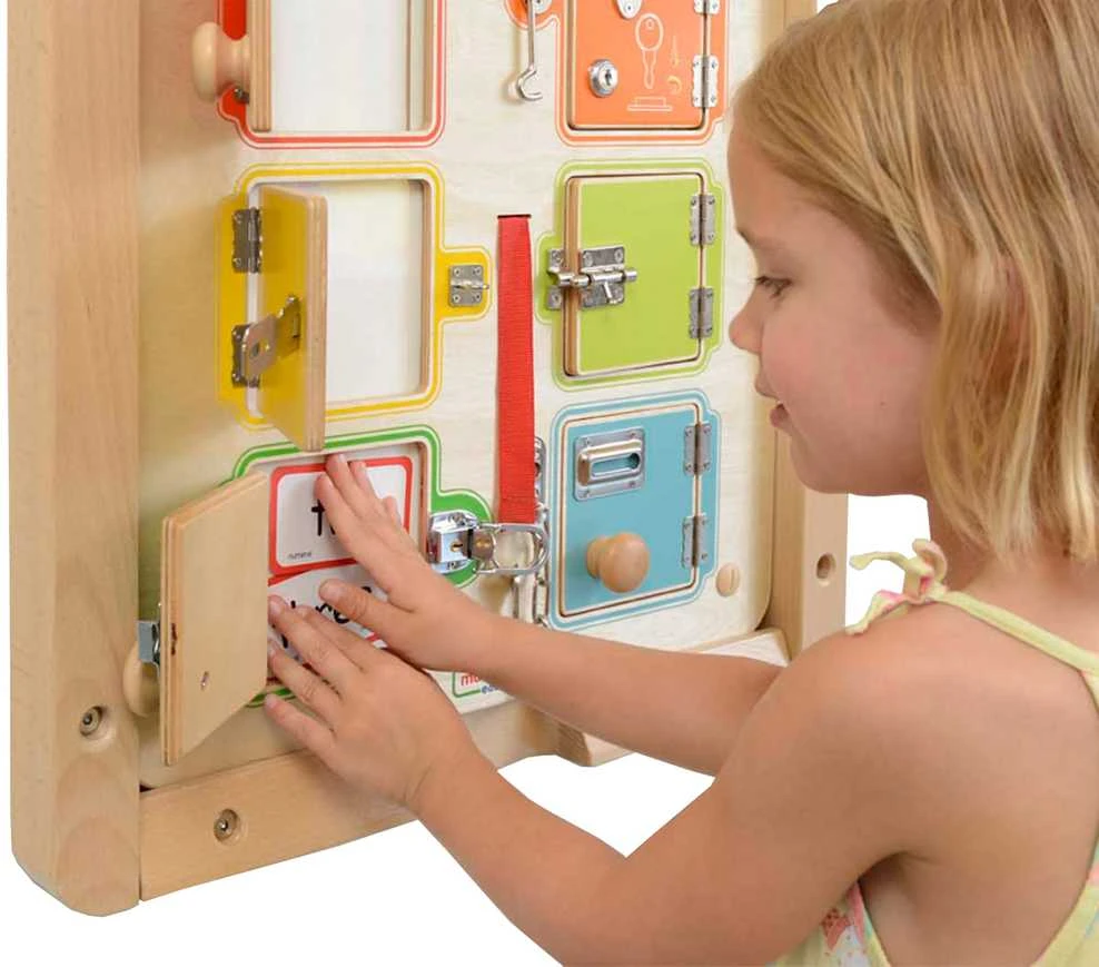Masterkidz Medinė Žaidimų Lenta Mokymuisi Užrakinti ir Atidaryti - 6 Seifai