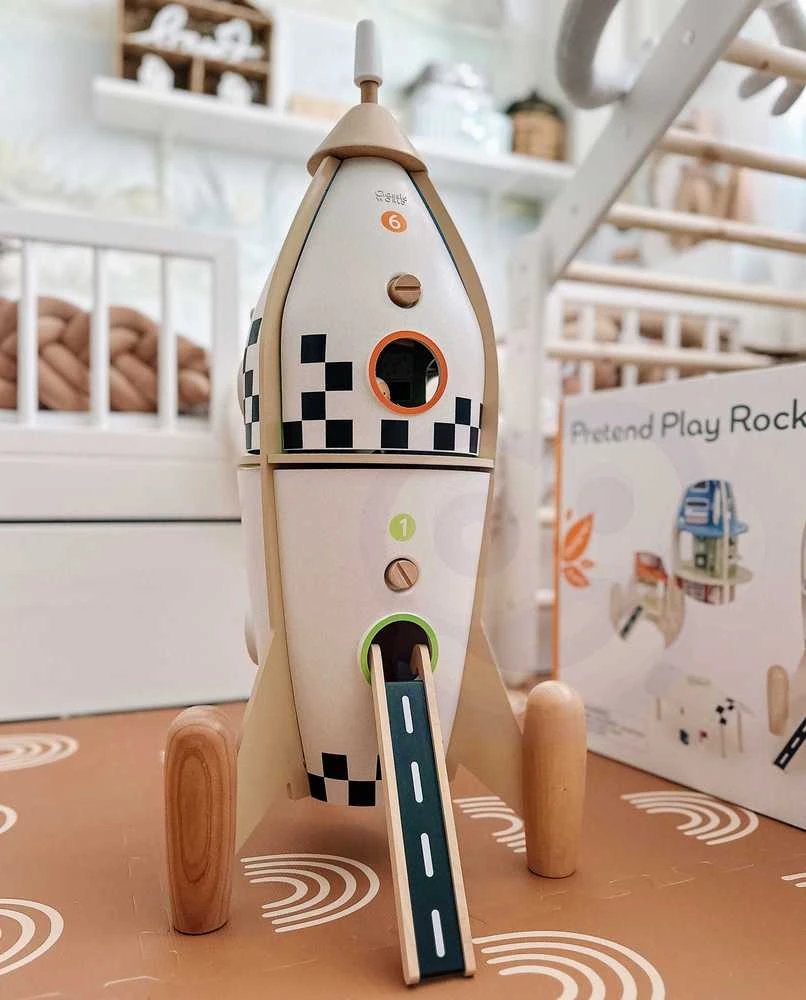 Medinė raketa namelis vaikams su figūrėlėmis Classic World