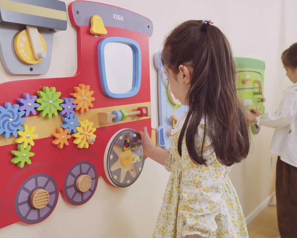 Viga Toys Medinė sensorinė-manipuliacinė lenta VIGA Traukinys