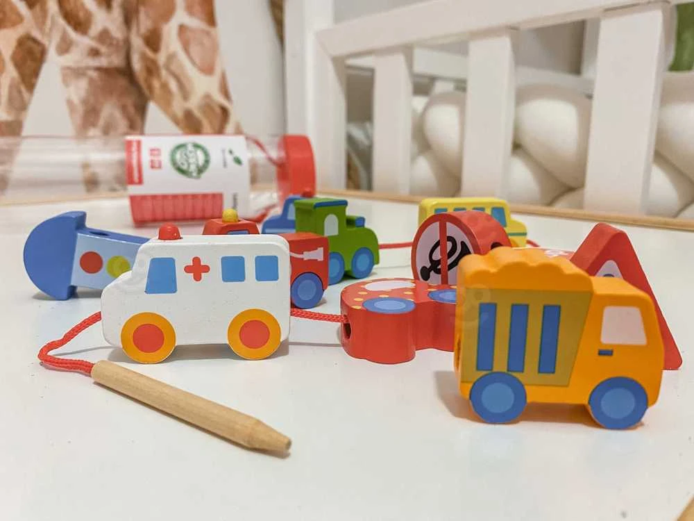 Medinė vėrimo lavinimo priemonė Woopie Žalias Transporto priemonės
