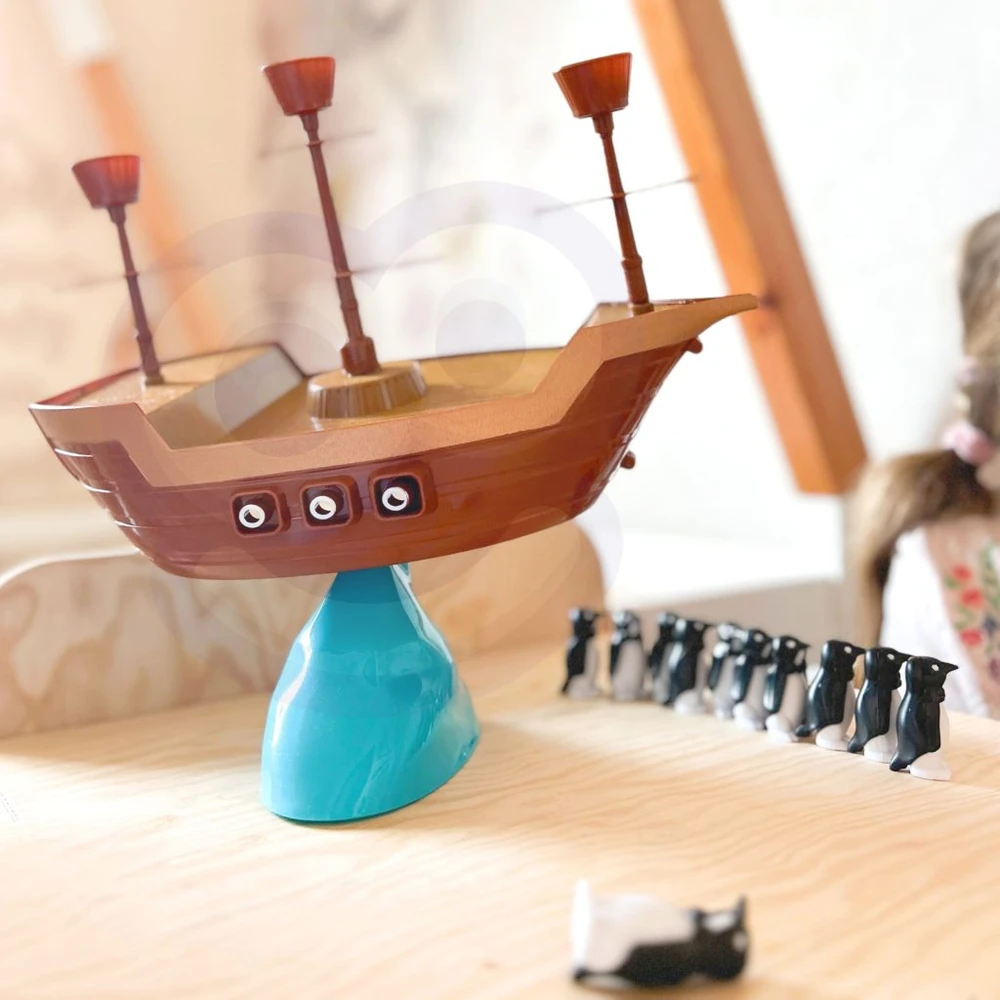 „Woopie Pirate Penguin Pirate“ laivas