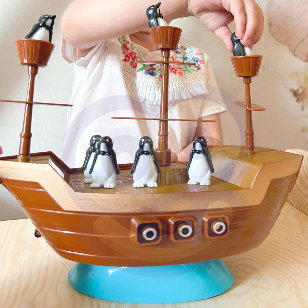 „Woopie Pirate Penguin Pirate“ laivas