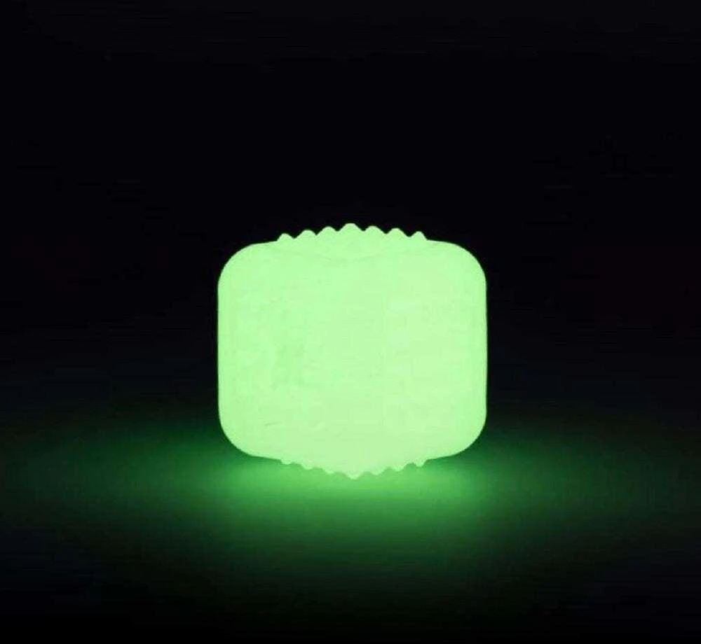 2 Glow Ryškus kvadratinis 6.5cm – Šviečiantis skanėstų kubas šunims, patvarus švytintis dizainas