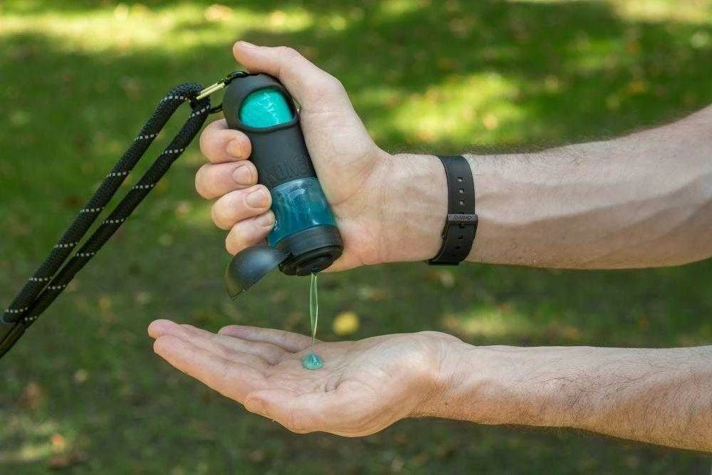 KONG HandiPOD Clean Dispenser – Šunų ekskrementų maišelių laikiklis su integruotu dezinfekavimo skysčiu