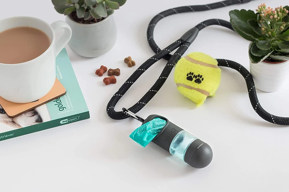 KONG Mini HandiPOD Clean Dispenser – Kompakti maišelių laikiklis su integruotomis dezinfekcinėmis servetėlėmis