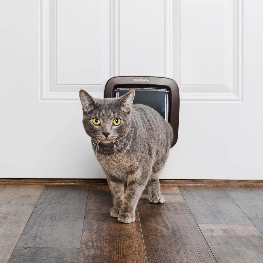 PetSafe katės durelės su rankiniu užraktu – baltos, suŷ integruotu tuneliu ir saugiu užraktu