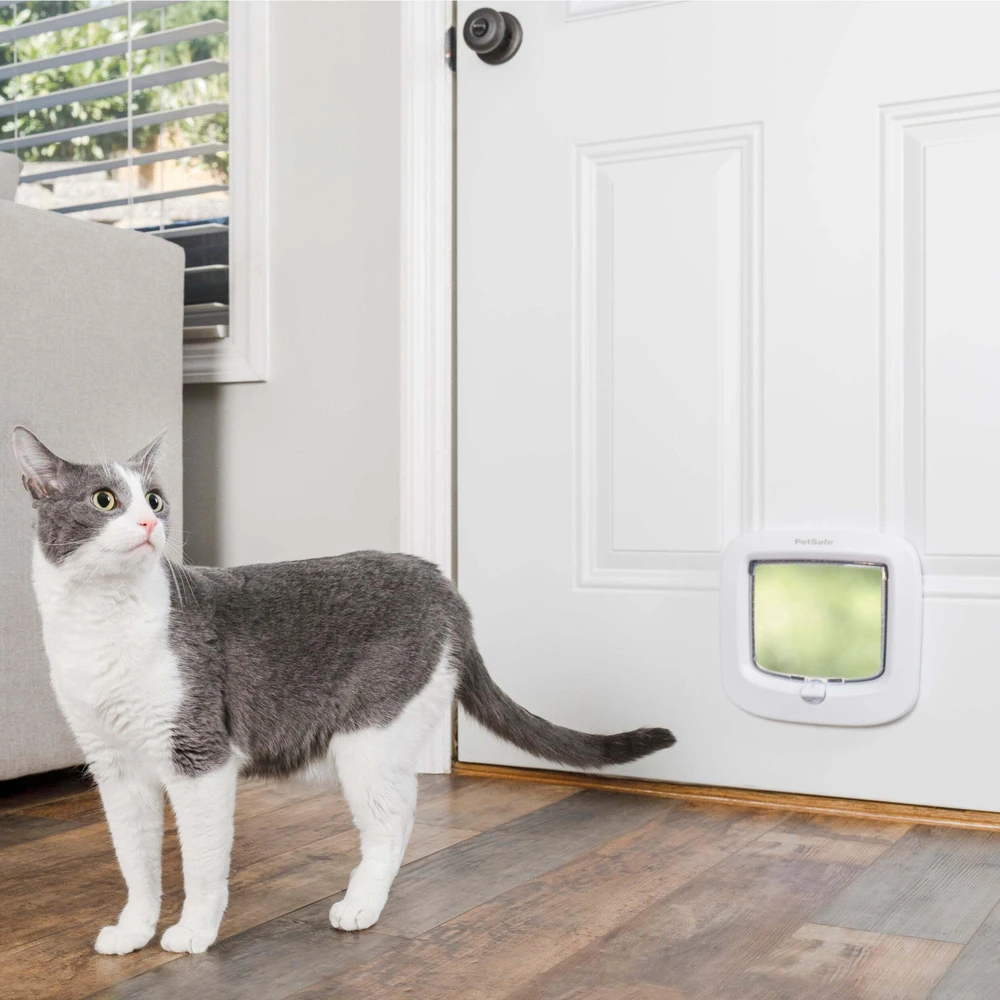 PetSafe katės durelės su rankiniu užraktu – baltos, suŷ integruotu tuneliu ir saugiu užraktu
