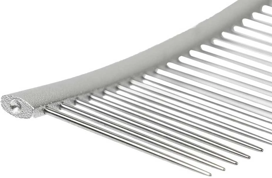 Show Tech Featherlight Curved šukos 25 cm – Itin lengvos, ergonomiškos, skirtos nepriekaištingai kailio apdailai