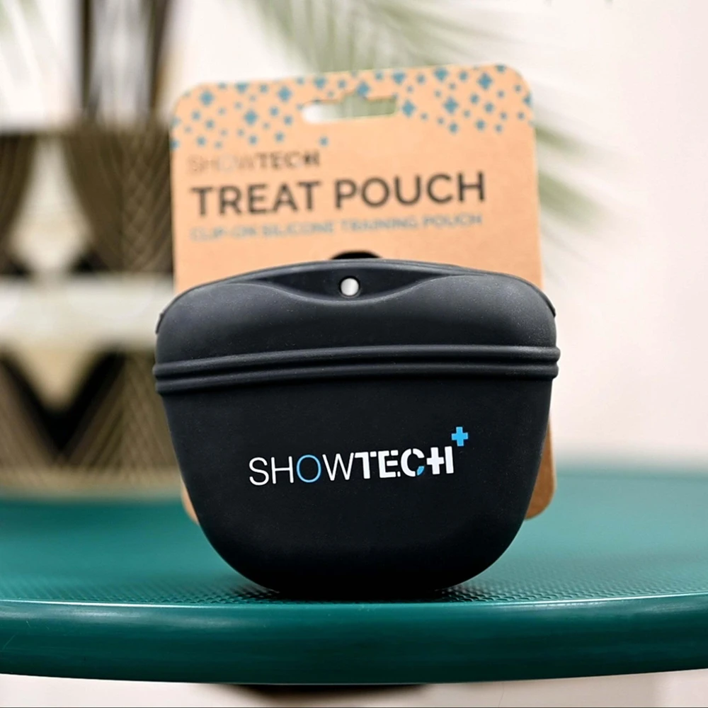 „Show Tech+“ silikoninis skanėstų dėklas – lanksti, lengvai valoma priemonė treniruočių skanėstams laikyti
