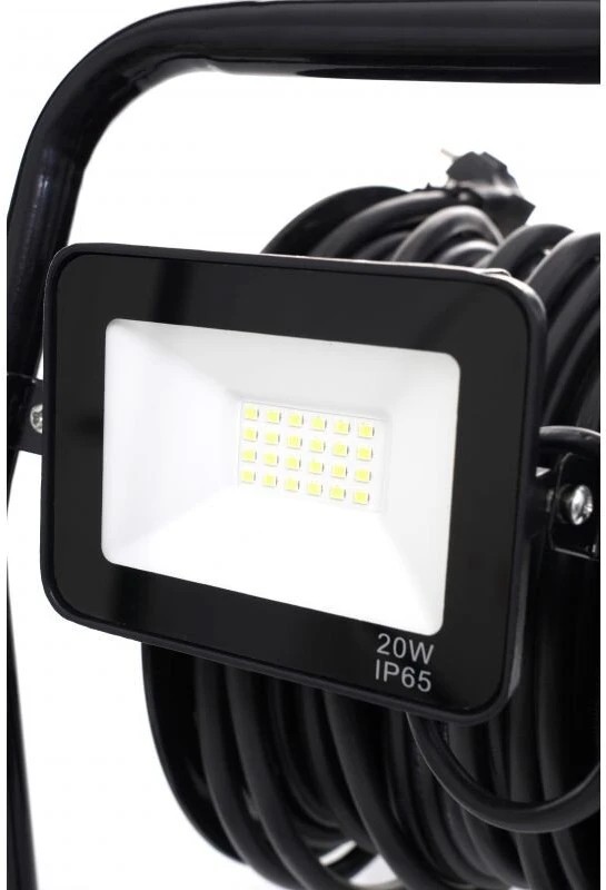 Kraftdele Patvarus prailgintuvas su metaline rite ir 20W LED apšvietimu – 30m, 3x2,5 Kraft &amp; Dele