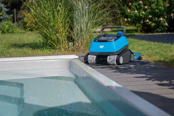 Akumuliatorinis baseino robotas dugnui, sienoms ir vandens linijai Azuro Warrior