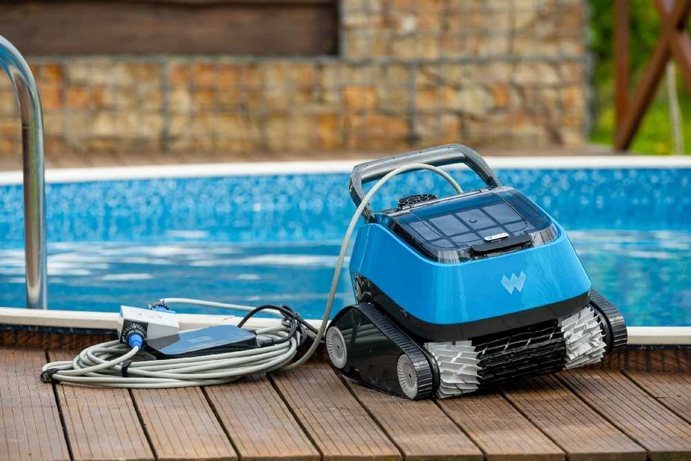 Baseino valymo robotas AZURO WARRIOR 2 - filtro vandens tūris 14m3/h; valymo ciklas 2 valandos, valo dugną ir sieneles