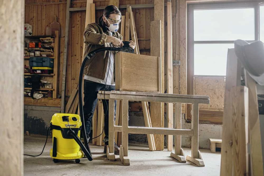 Dulkių siurblys Karcher WD 3 P V-17/4/20 su elektros lizdu