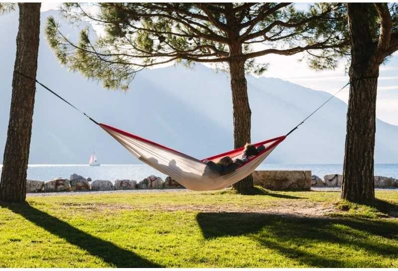 Amazonas Silk Traveller XXL (raudonas-sidabrinis) Travel Hamakas, 320x230 cm, 200 kg