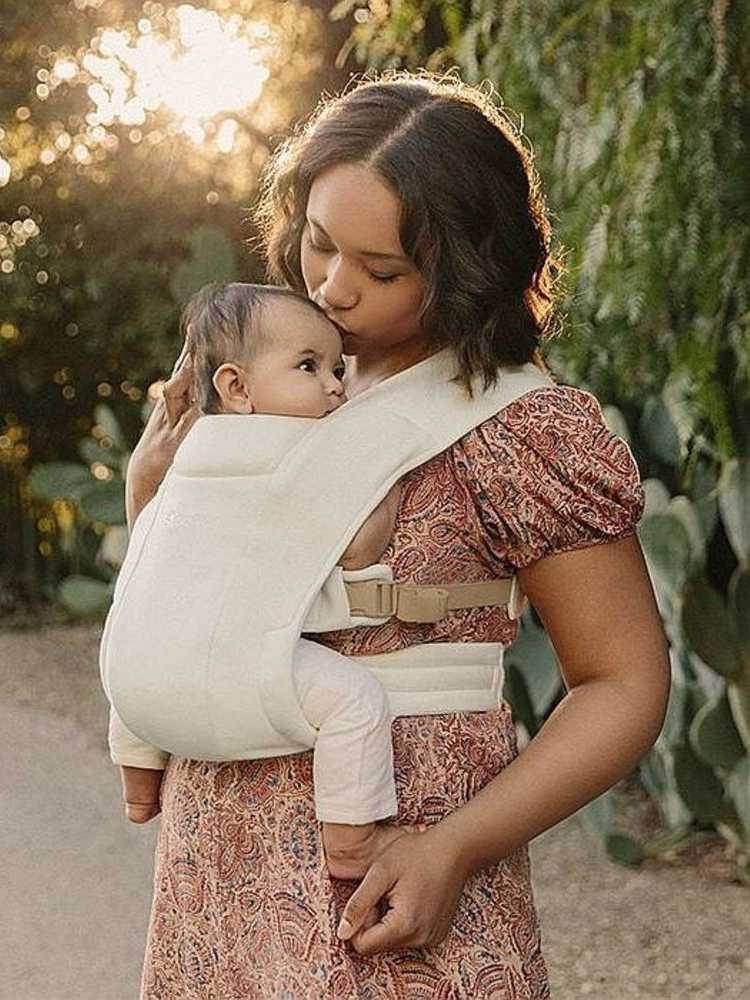 Ergobaby EMBRACE Soft Knit, Kreminis