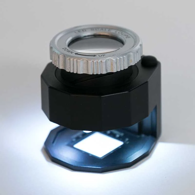 Didinamasis stiklas su LED UV apšvietimu ir perforacija 30x