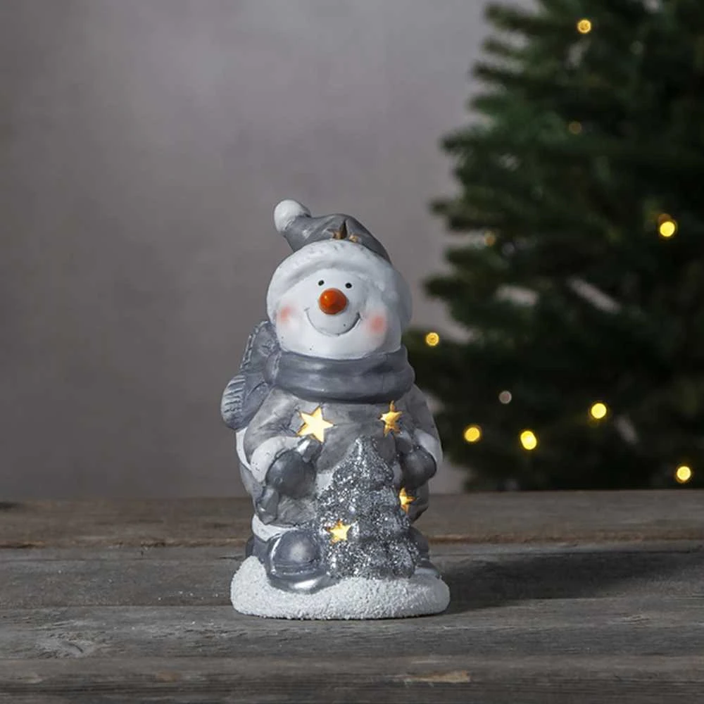 LED dekoracija „Besmegenis su eglute“ – 15x9 cm