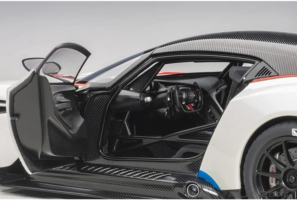 Auto Art Aston Martin Vulcan, 2015 - 1:18 AutoArt