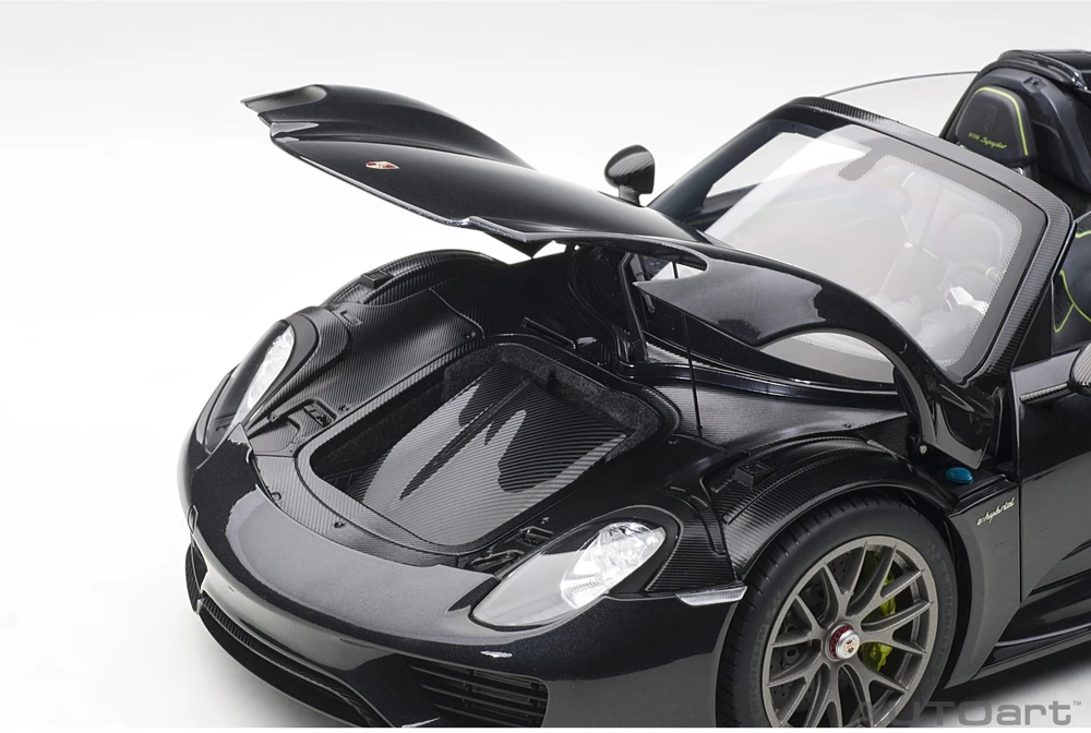 Auto Art Porsche 918 Spyder Weissach Package, 2013 - 1:12 AutoArt