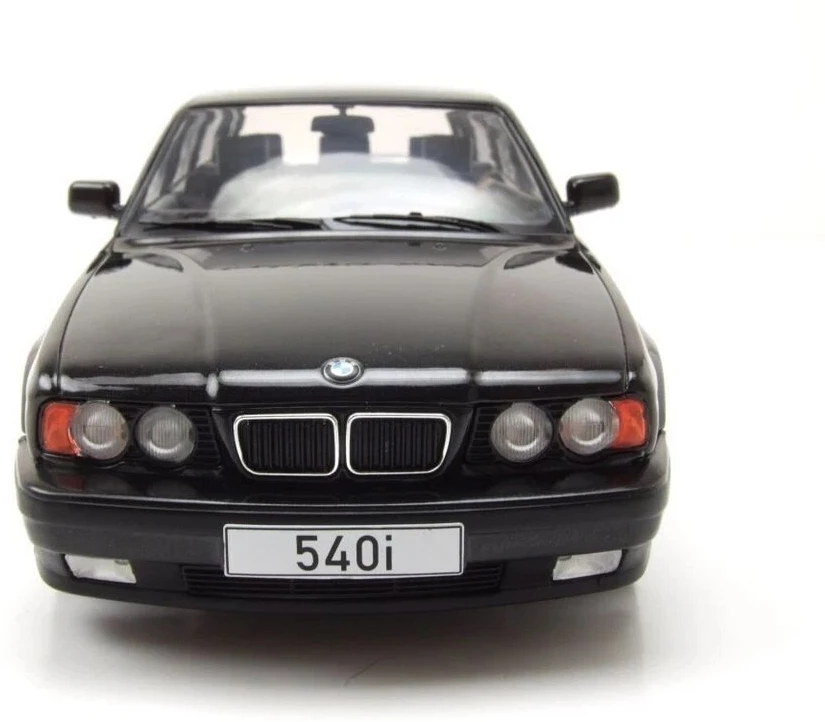 BMW 5er (E34) Touring, 1991 - 1:18 MCG
