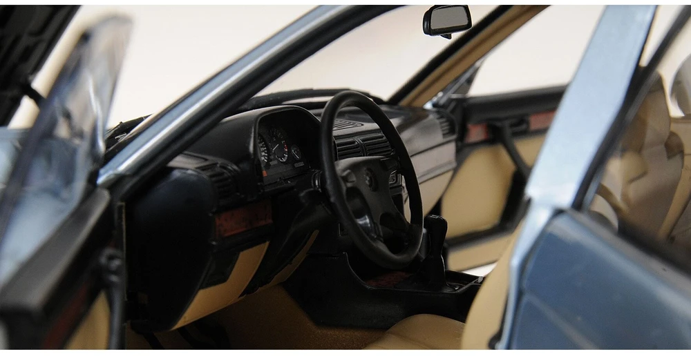 BMW 730I (E32), 1986 - 1:18 Minichamps